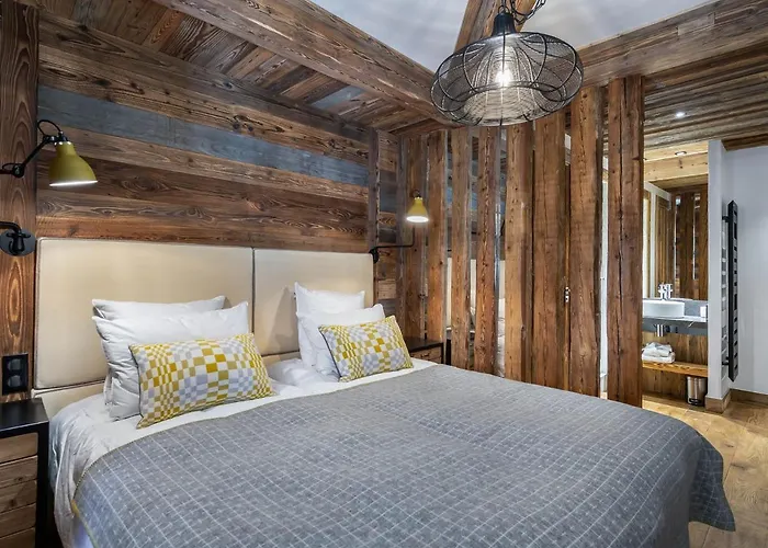 Chalet luxueux avec 5 chambres, hammam, cheminée et grande terrasse au cœur de Val d'Isère - FR-1-567-34