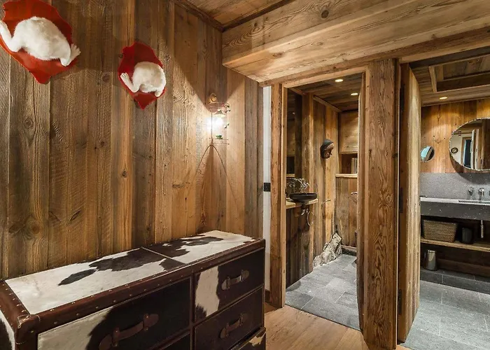 Chalet de Luxe à Val d'Isère avec Jacuzzi et Hammam - FR-1-567-8