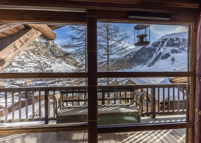 Val d’Isère - Extraordinaire Chalet Montana avec piscine sur la piste Olympique de Belevarde.