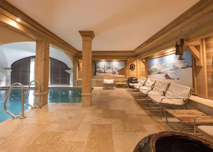 Val d’Isère - Extraordinaire Chalet Montana avec piscine sur la piste Olympique de Belevarde.