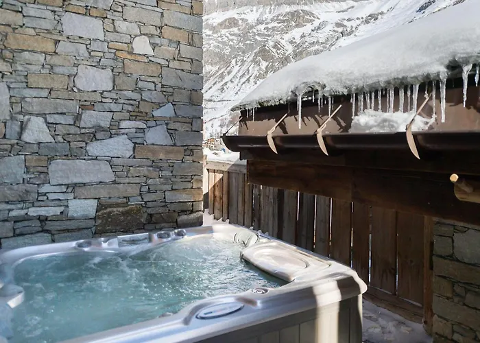 Chalet de Luxe à Val d'Isère avec Jacuzzi et Hammam - FR-1-567-8
