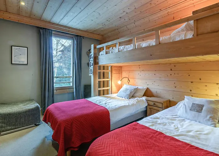 Chalet de Standing avec Cheminée et Sauna, Proche du Centre de Val-d'Isère - FR-1-694-14